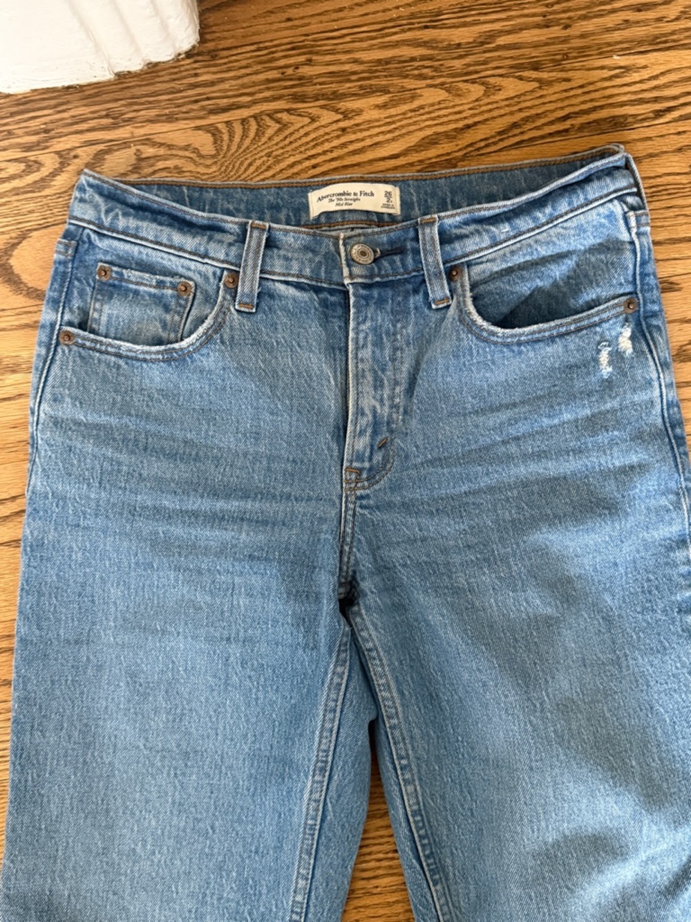 Abercrombie & Fitch Light Blue Mid- Rise 90s Straight Jeans 26R - Picture 1 of 4